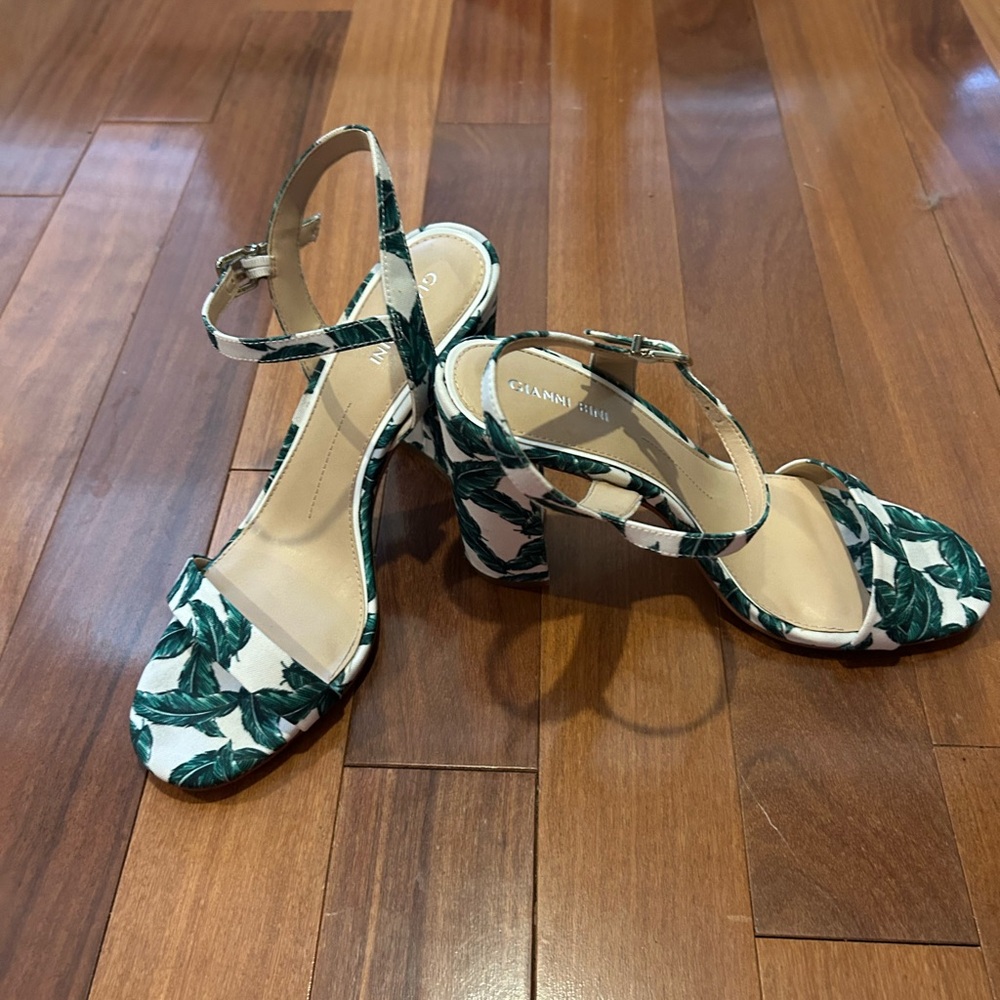 Gianni Bini Green Mckaria Palm Leaf Print Block Heel sandals 9.5